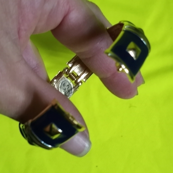 Goldtone blue gold pyramids hinged clamper bracelet - Picture 2 of 5